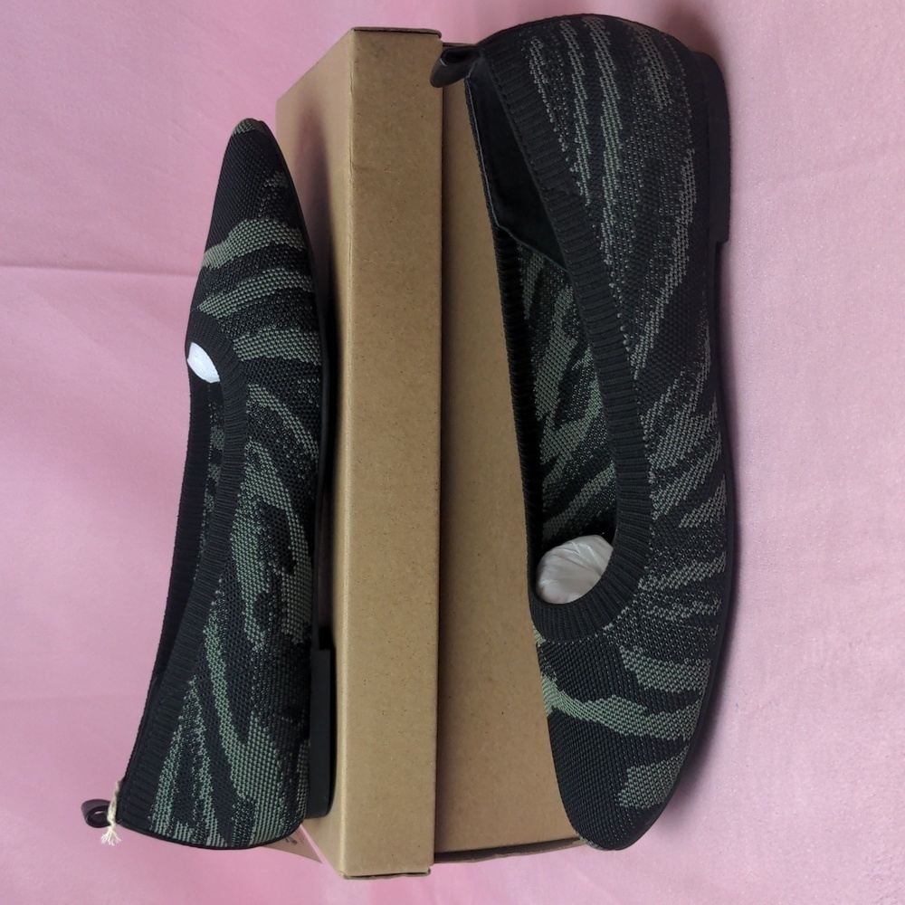 Sanctuary Black and Green Camo Knit Fatigue Multi Pull On Flats size 9